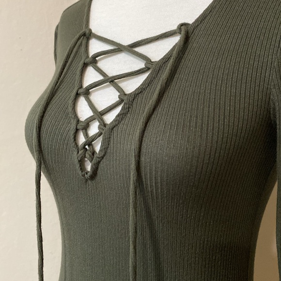 Forever 21 Green V-Neck Lace-up Top, Size Small - Picture 3 of 6